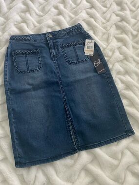 EARL JEAN DENIM SKIRT w/ Braided Denim Faux Belt. Front Patch Pockets. So Cute!